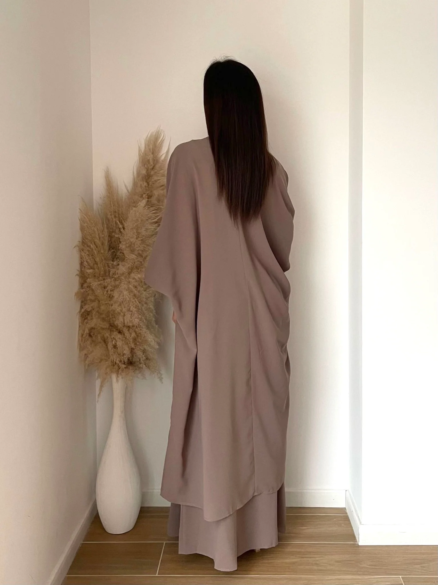 ENSEMBLE + CAPE TAUPE “IMANE“ – Image 2