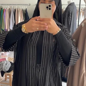 ENSEMBE A RAYURE NOIR "SAKINA"